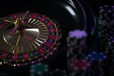 Live Sic Bo dealer shaking dice cage with multi-camera view on kursitoto